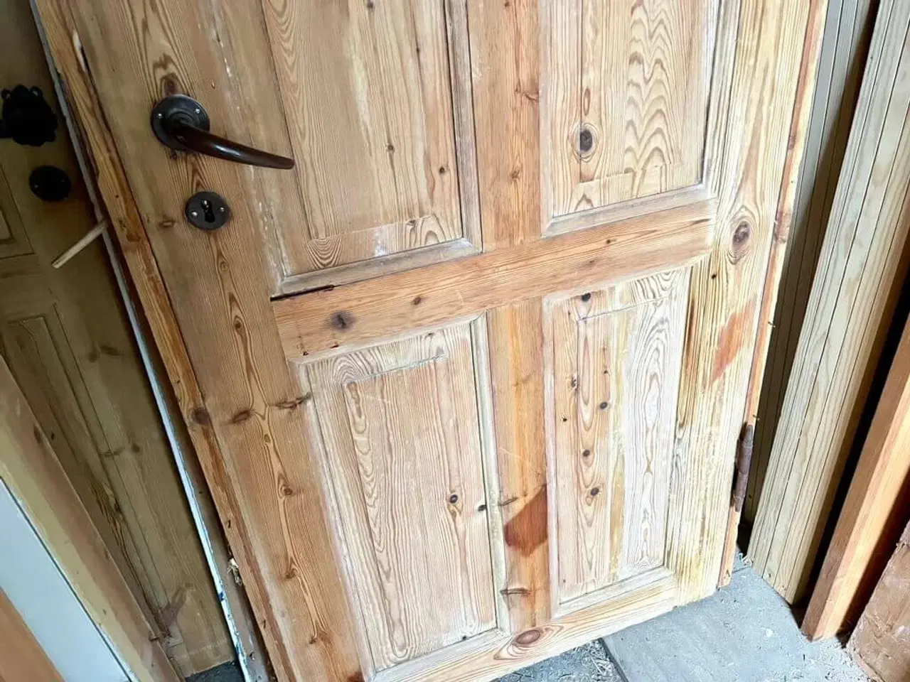 Billede 3 - Dannebrogsdør; afsyret og ludbehandlet, m. karm