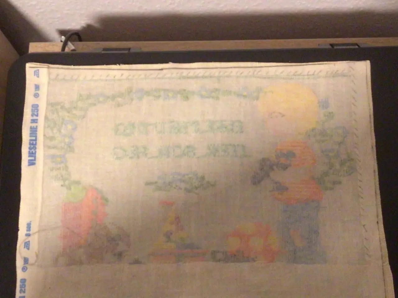 Billede 4 - Broderi med dreng og hans legetøj 