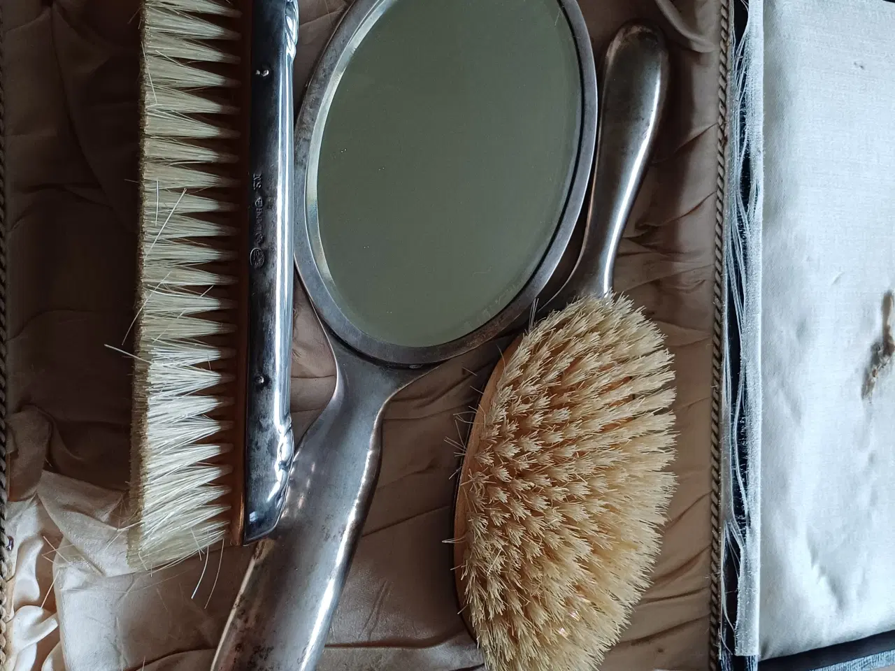 Billede 1 - Spejl og børster sølv