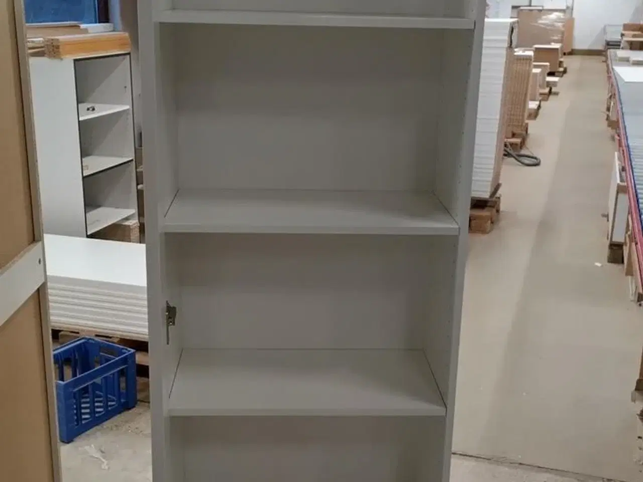 Billede 4 - 4 stk. usamlet højskabe H: 195,2 x B: 60 x D: 34,0 med låge og 16 hylder