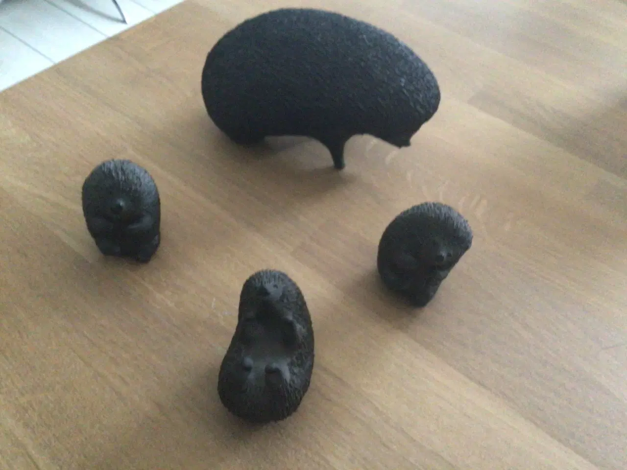 Billede 1 - Kahler pindsvinfamilie - design Ellen Karlsen