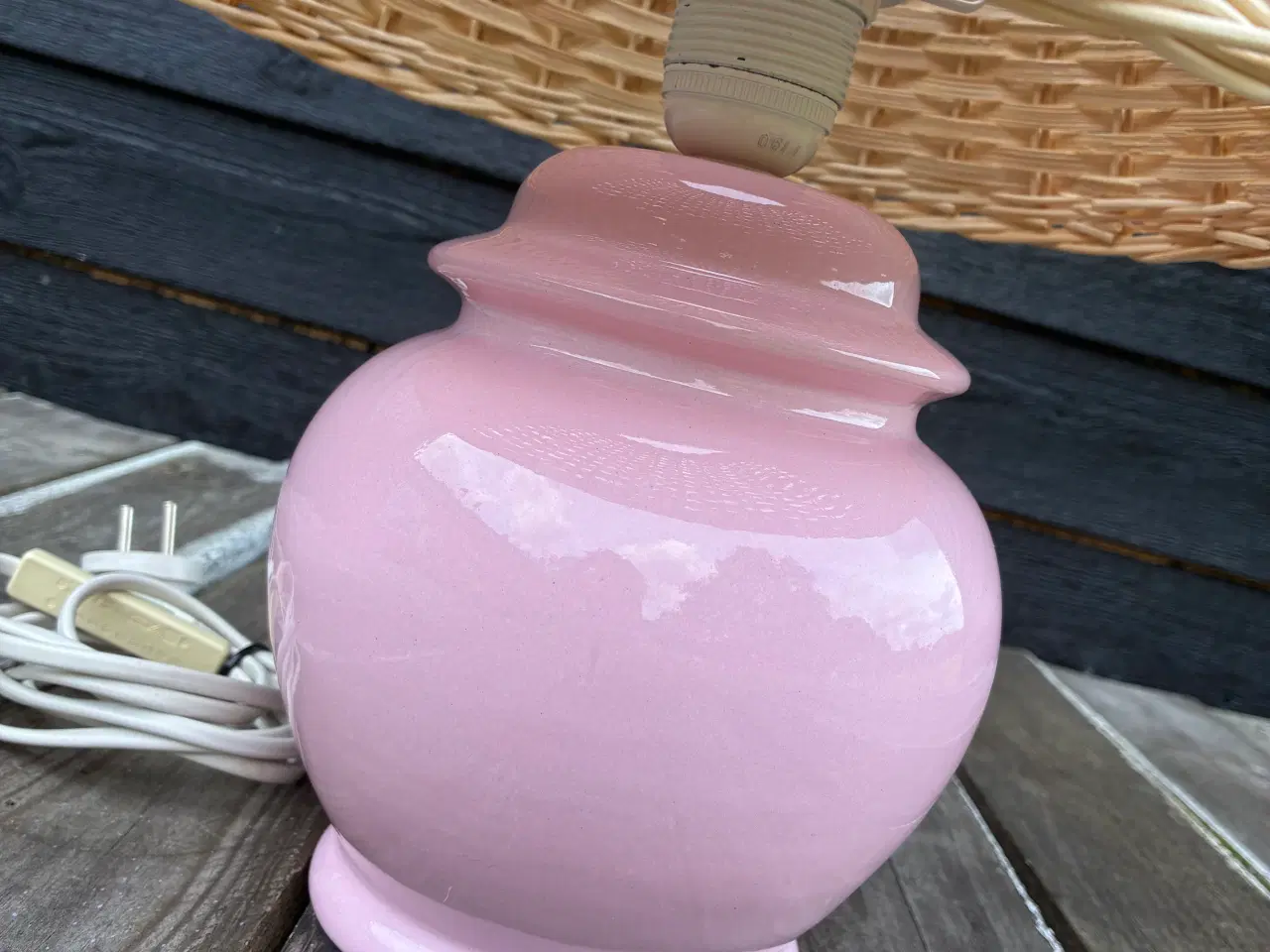 Billede 2 - Lyserød Retro bordlampe med fletskærm