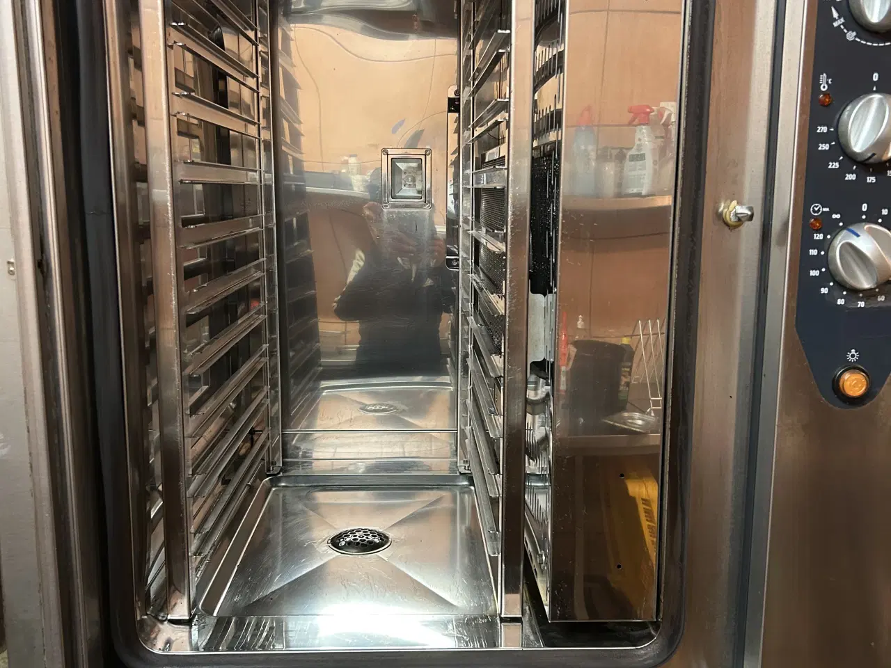 Billede 6 - Convektionsovn med dampfunktion og bord