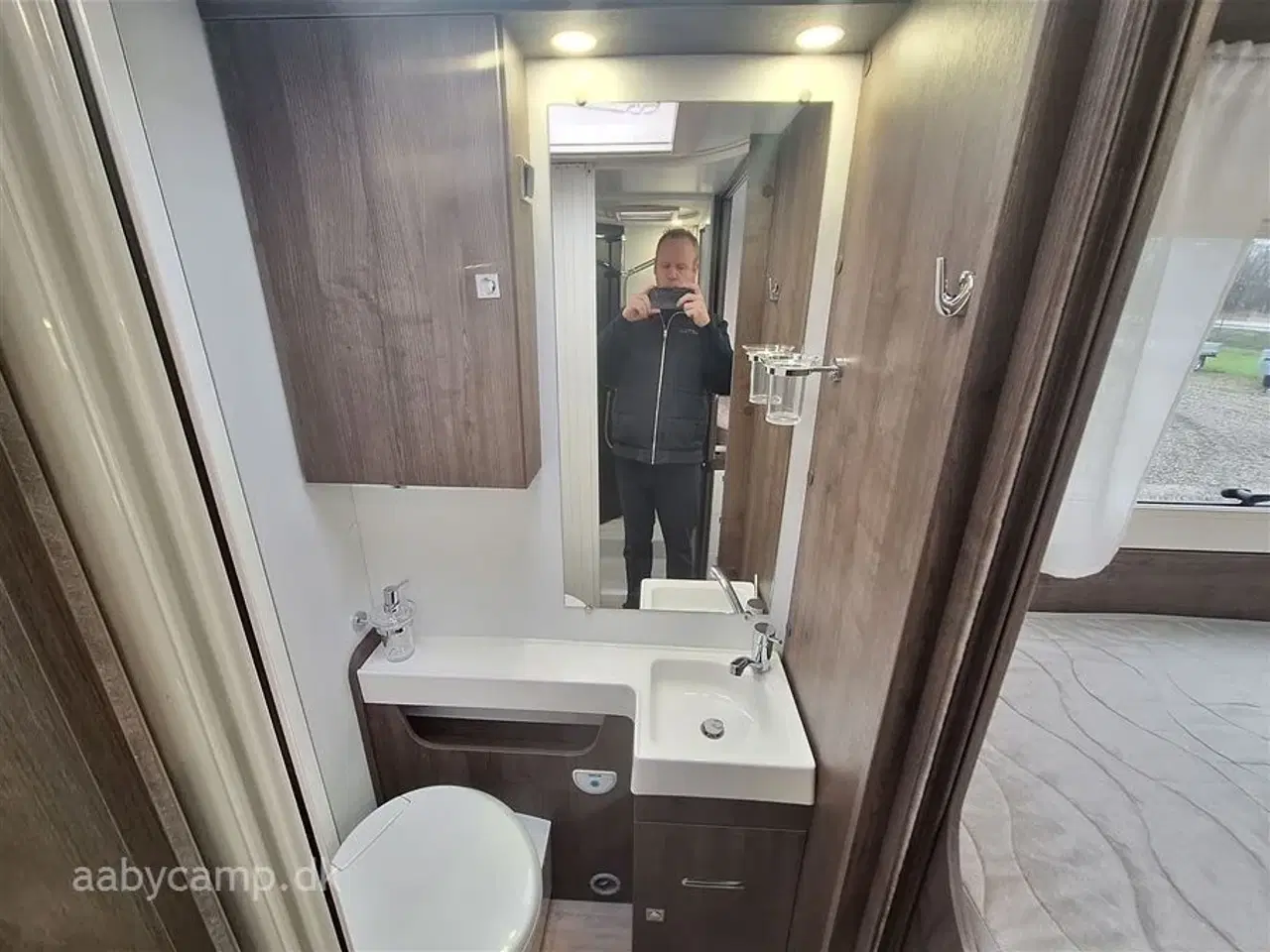 Billede 19 - 2024 - Benimar Tessoro T468 Special Edition Automat gear. NK pakke. varme i spildevandstank. bakkamera. markise. lithium batteri. cykelstativ.