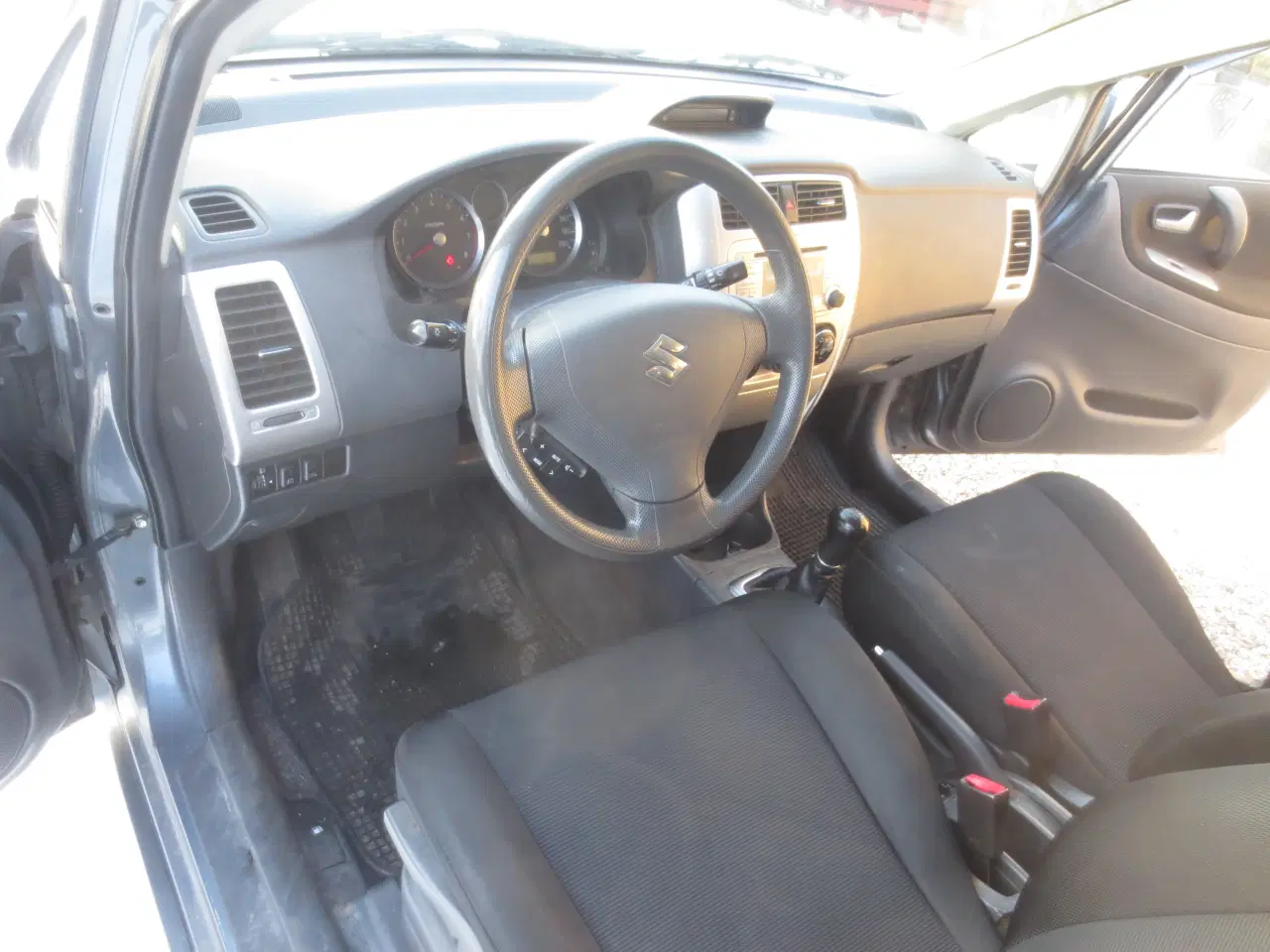 Billede 12 - Suzuki Liana 1.6 i St-car. Uden syn. 