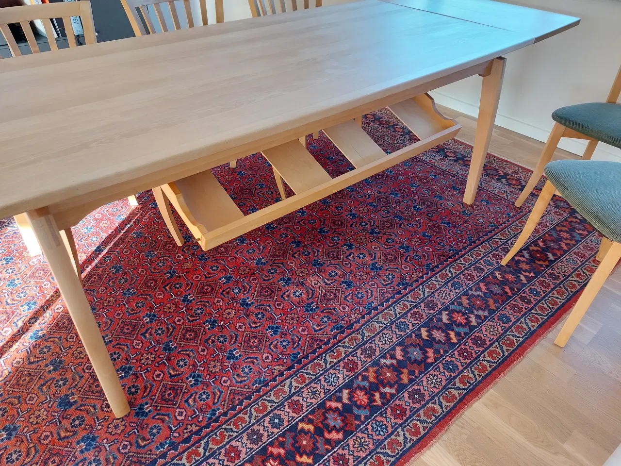 Billede 3 - Spisebord og 6 stole i sæbehandlet bøg