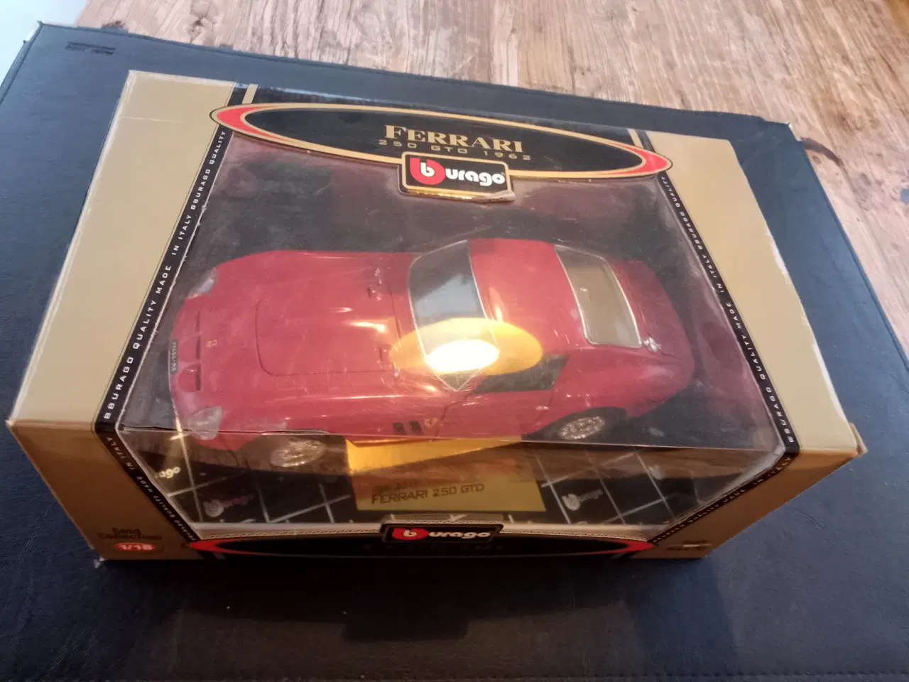 Billede 1 - Ferarri GTO 250 årgang 1964  1 : 18 Modelbil 