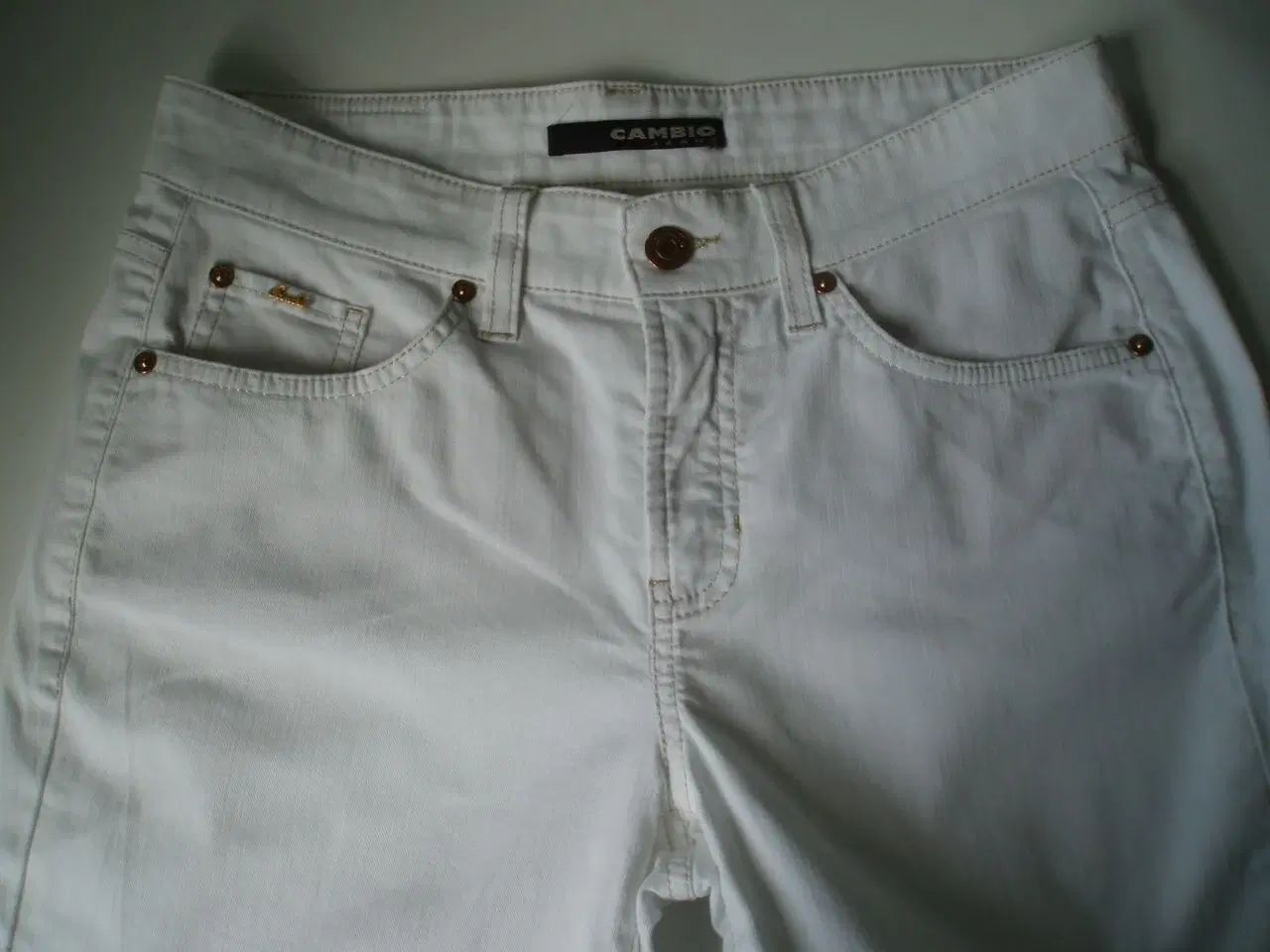 Billede 3 - SUPER FLOTTE hvide Cambio Jeans