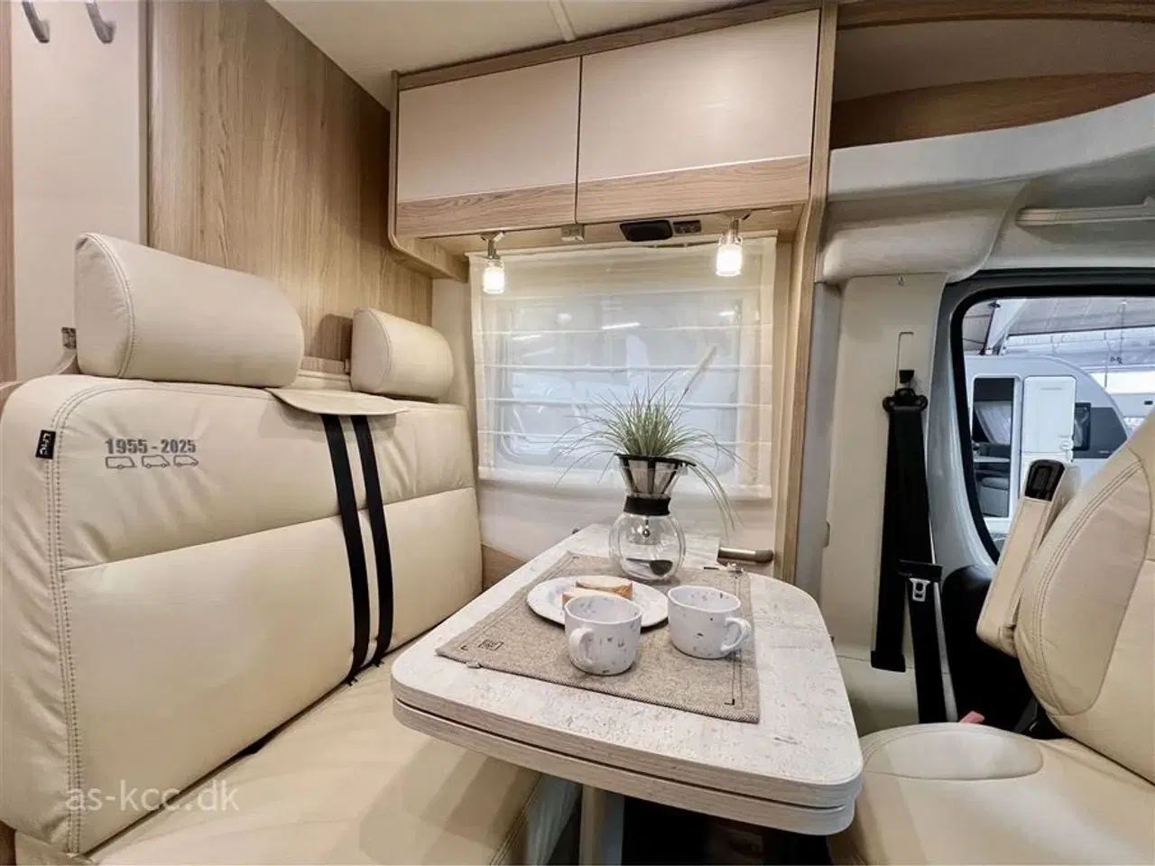 Billede 10 - 2025 - LMC Cruiser V646 LMC Cruiser V646 70års jubilæums med 2 enkelt senge og Automatgear.