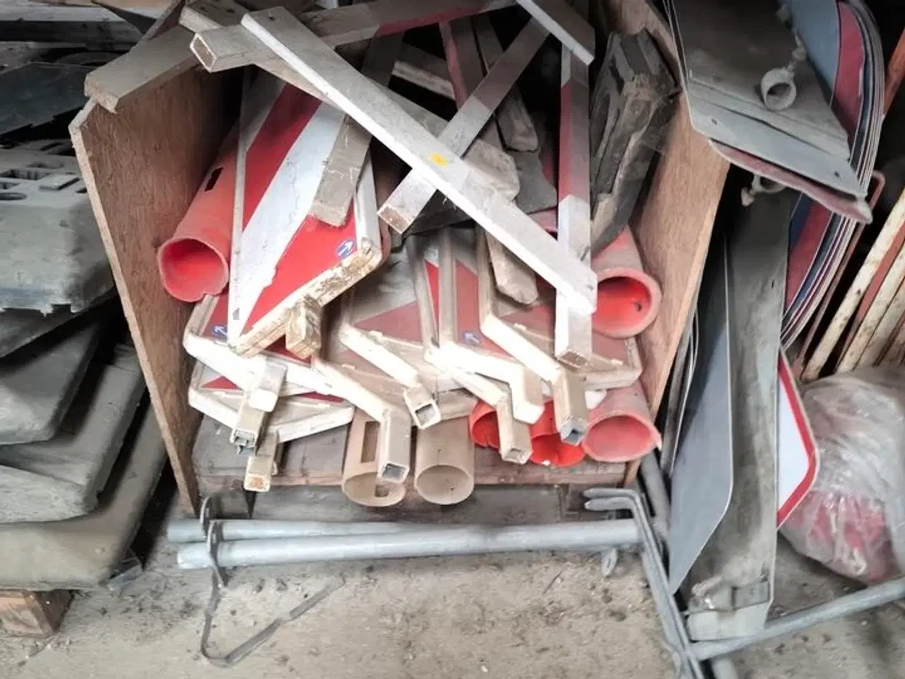 Billede 5 - Div. Afspærringsmateriel, skilte m.m.