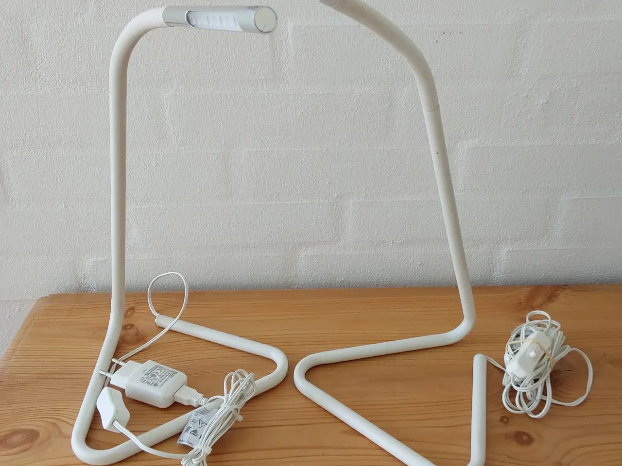 Billede 1 - 2 stk LED- skrivebordslamper Hårte fra IKEA