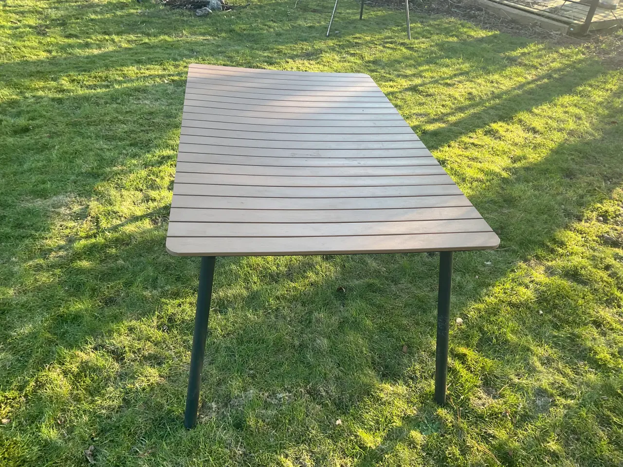 Billede 3 - Pænt alu. havestol med to stole.