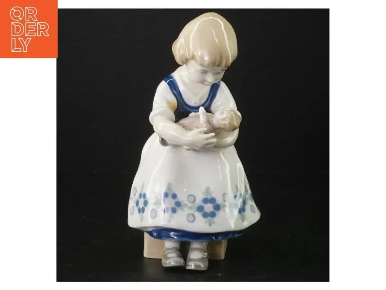 Billede 1 - Porcelænsfigur af pige (str. 21 cm)