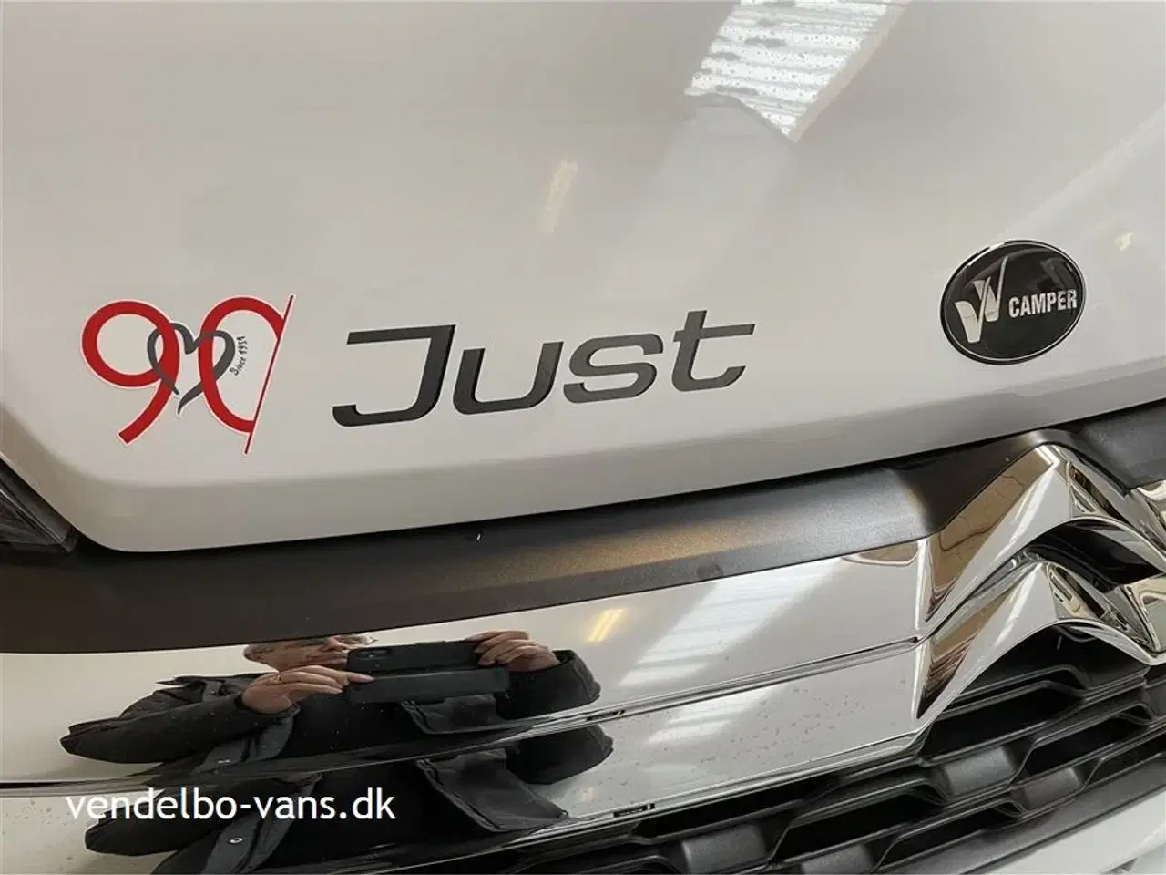 Billede 5 - 2023 - Dethleffs Just T 7052 DBM - 90 Year   Fritstående dobbeltseng med ekstra  stor garage neden under