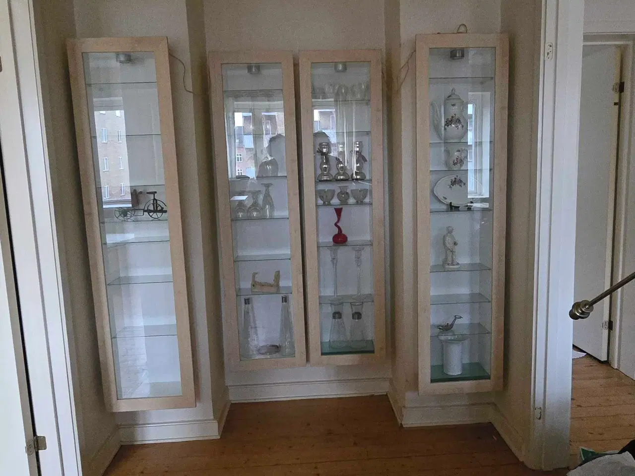 Billede 1 - Vitrineskab - væghængt