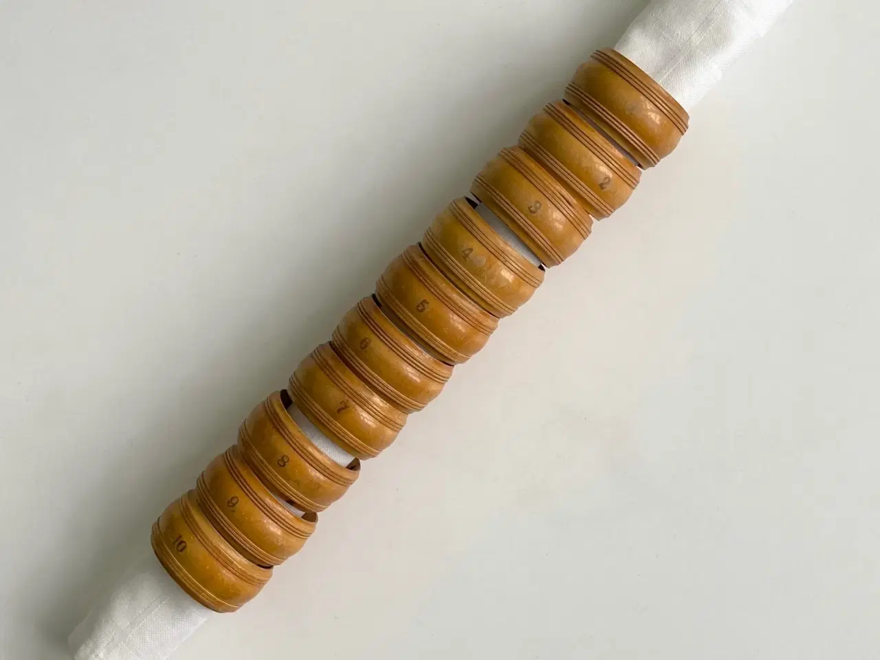 Billede 4 - Sæt servietringe af træ, nummererede