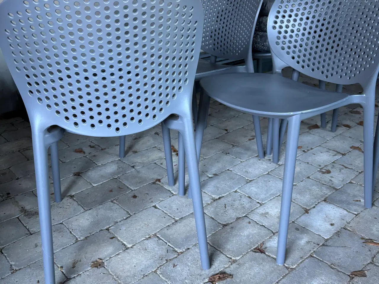 Billede 4 - 5 stk havestole grå solide