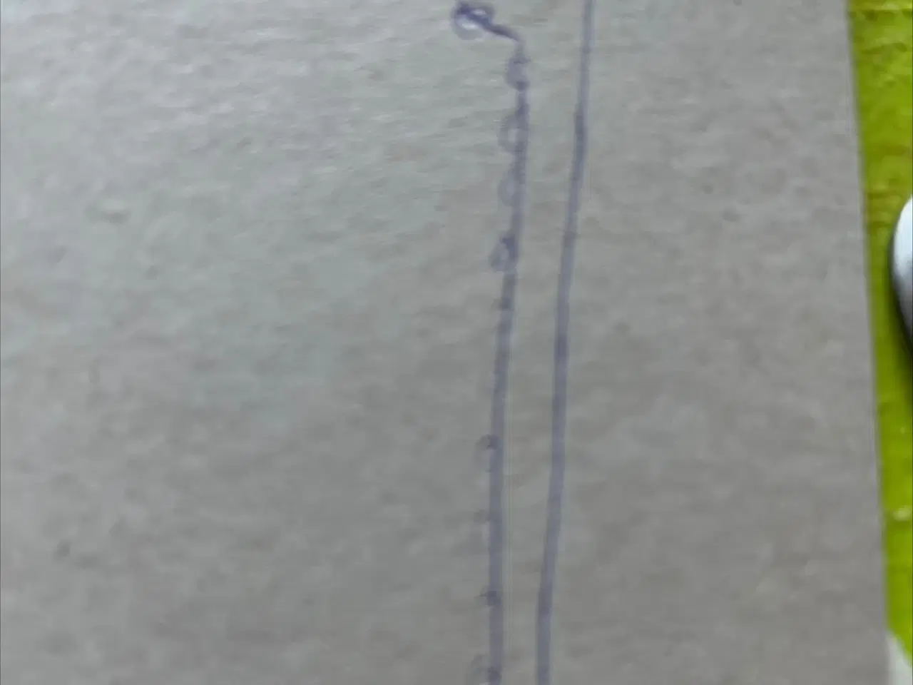 Billede 1 - Traditionel træribbe, hvidmalet. Giv bud.