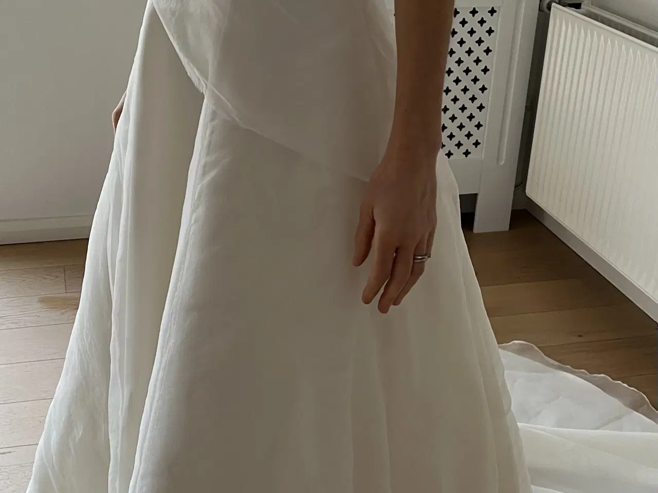 Billede 3 - Velholdt brudekjole i romantisk stil