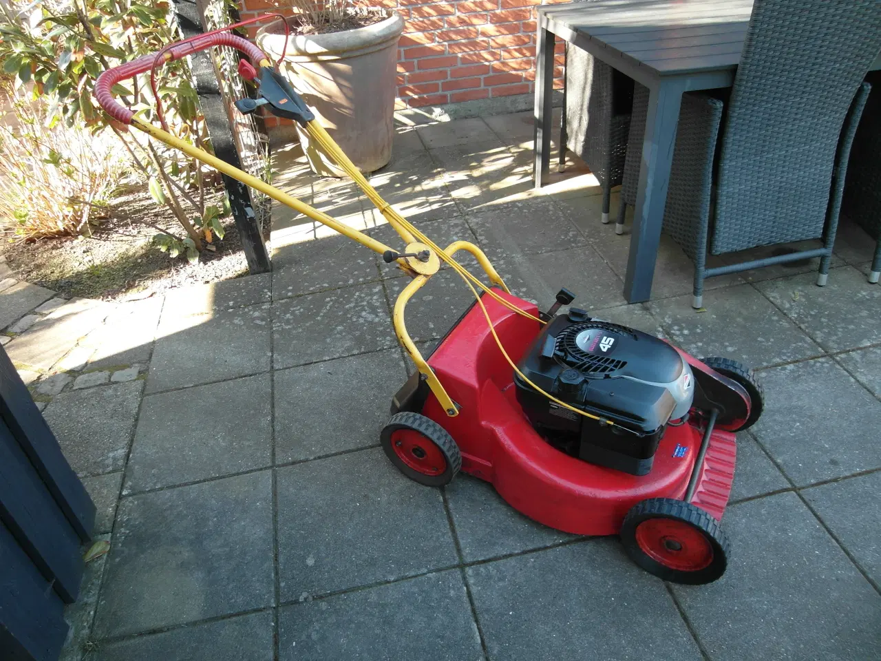 Billede 9 - Plæneklipper Klippo med Briggs&Stratton motor.