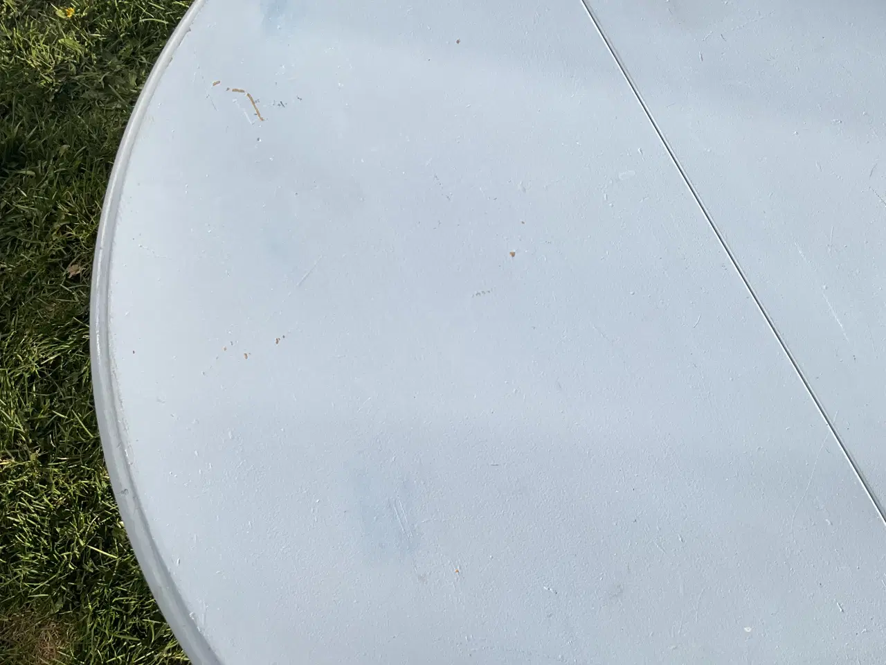 Billede 3 - Rundt Spisebord i malet fyrretræ m. Udtræk