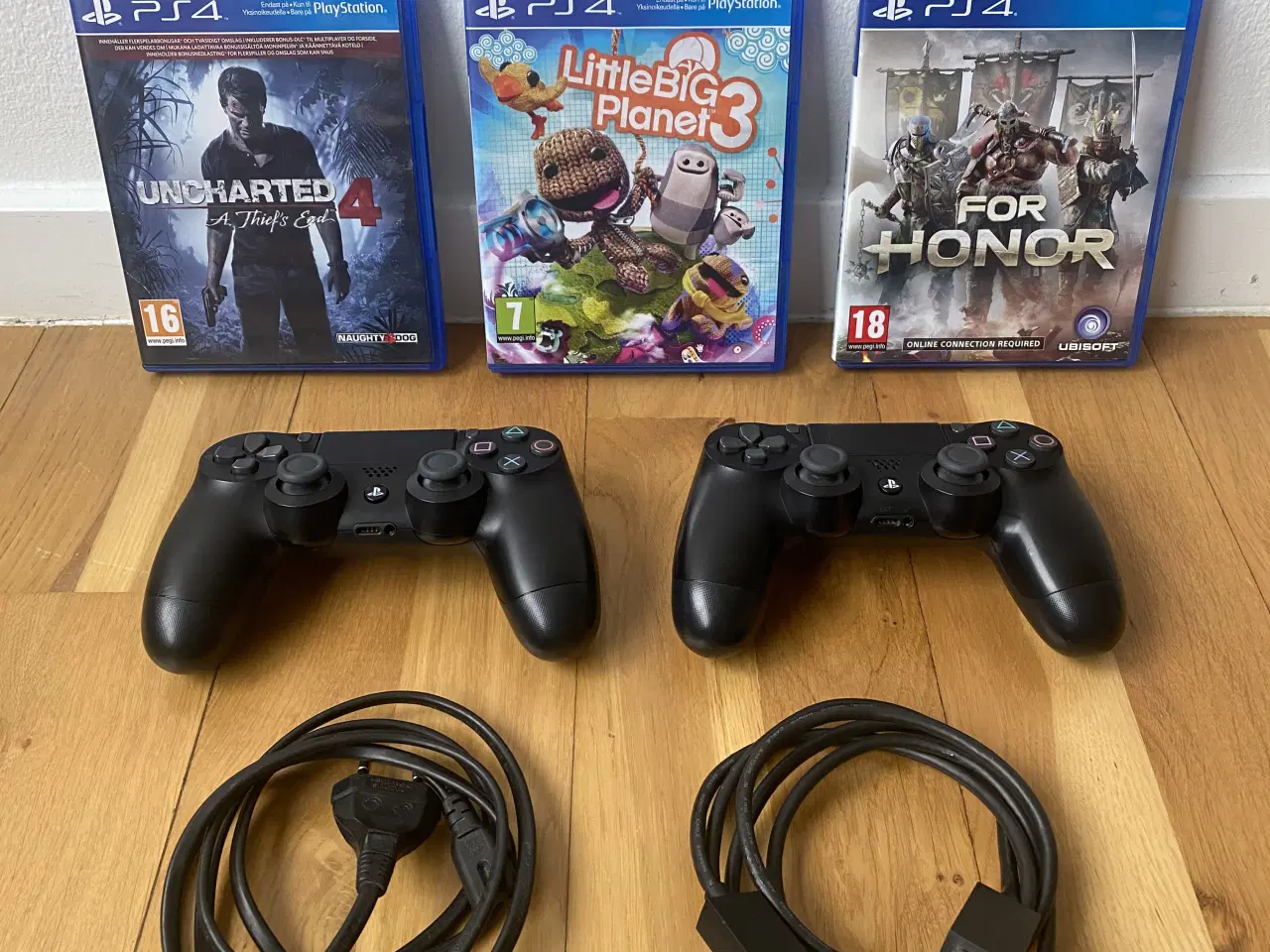 Billede 2 - PlayStation 4 (500 GB) + 2 Controllere + 3 spil