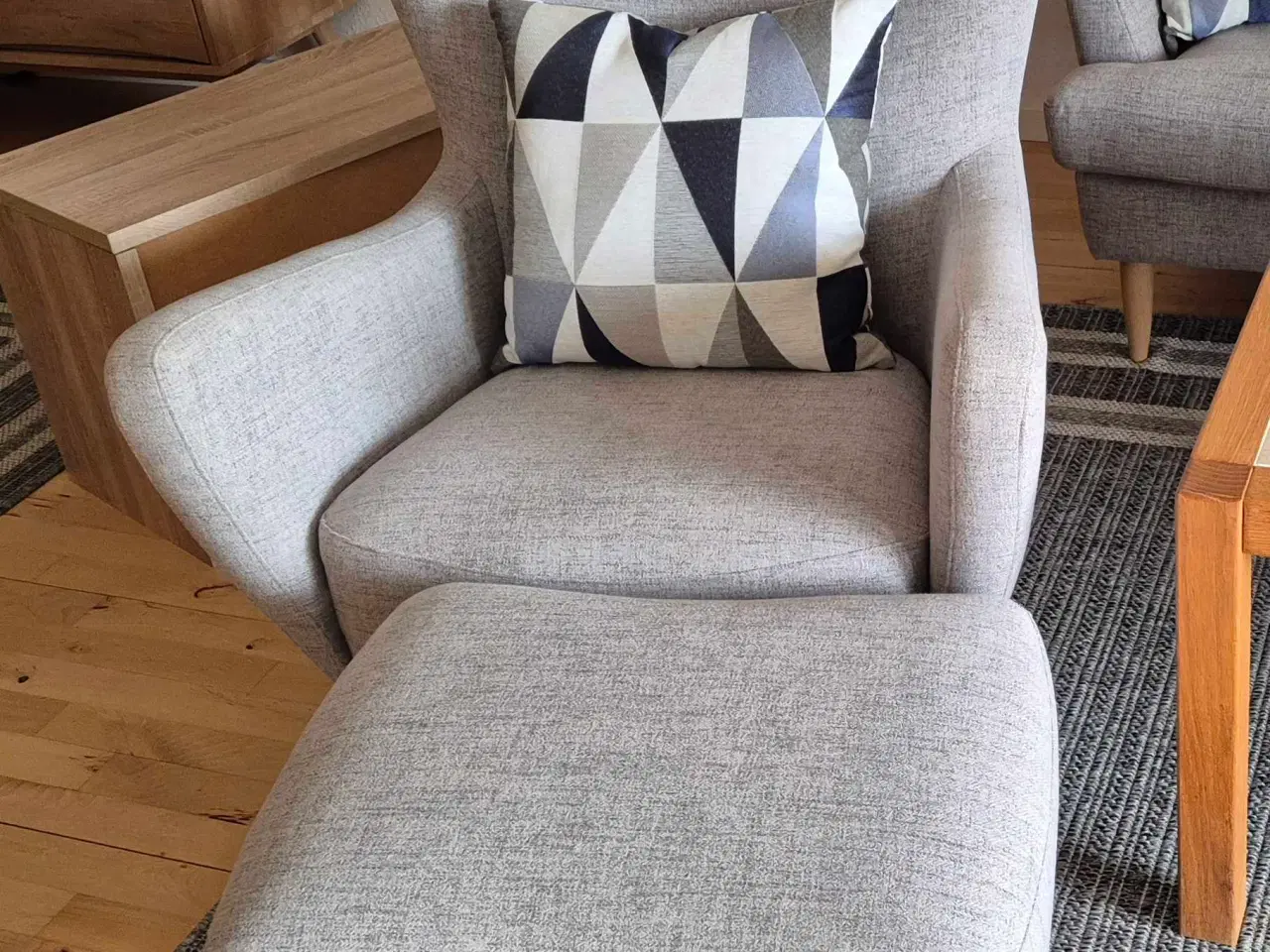 Billede 2 - Grå sofa med stol 
