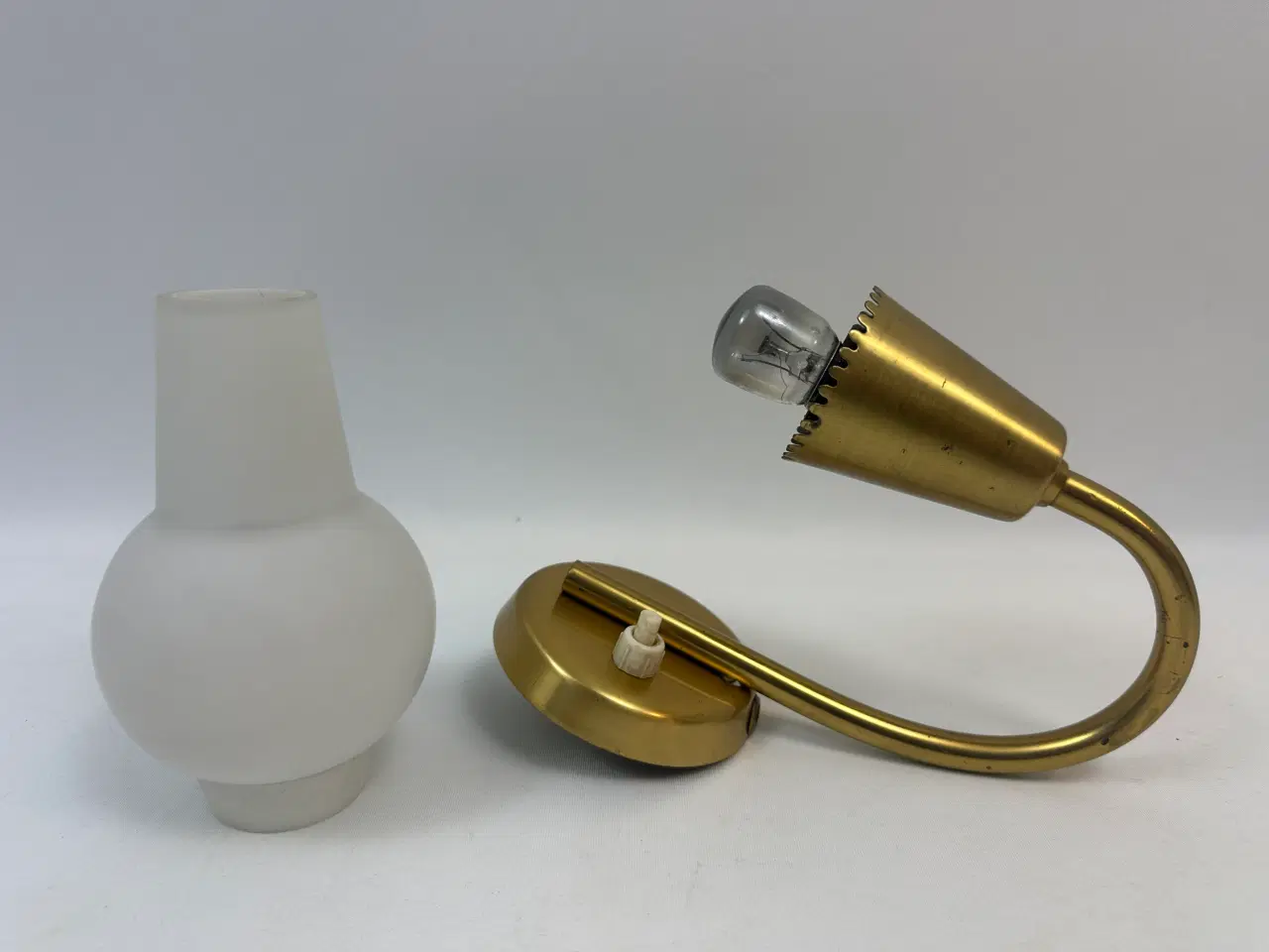 Billede 6 - Vintage lampe i messing /opalglas (LYFA)