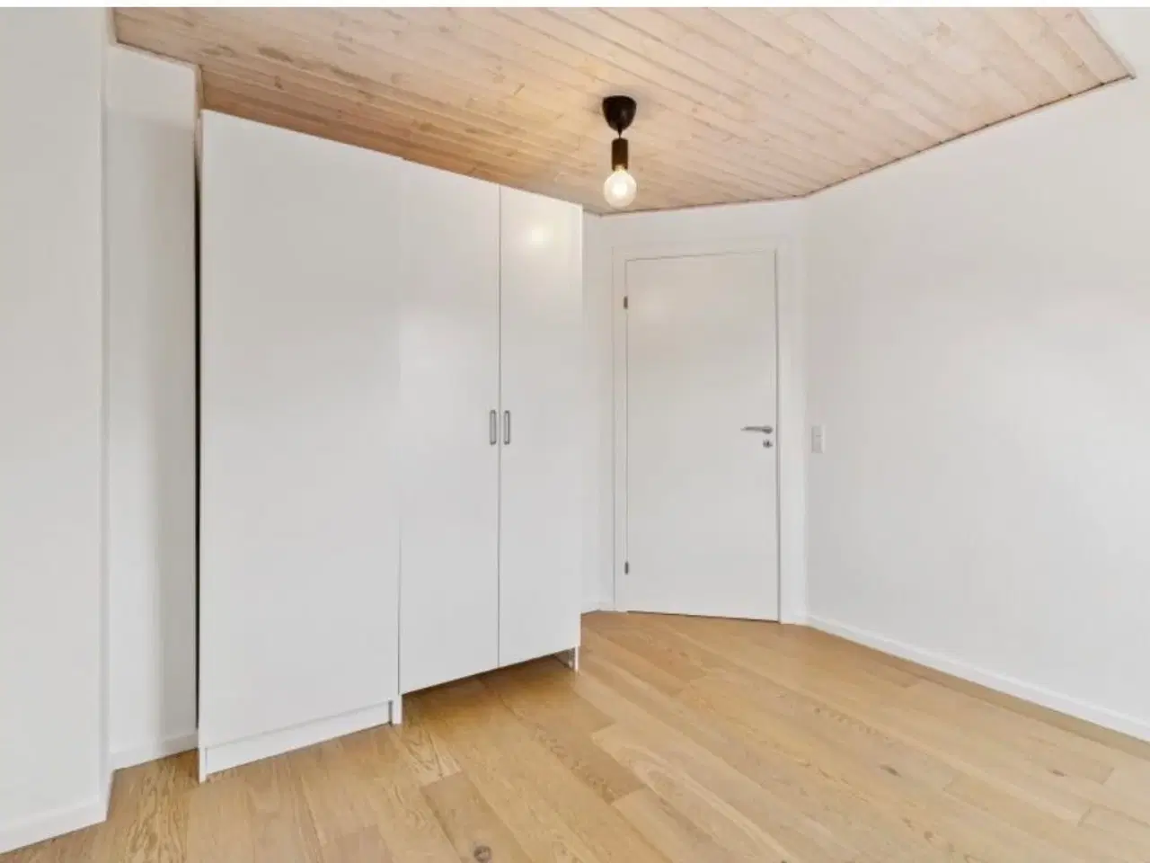 Billede 8 - Flyt direkte ind! Totalistandsat rækkehus i