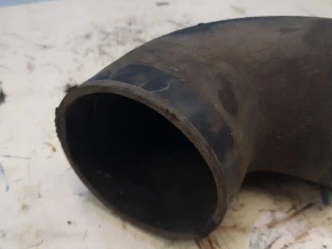 Billede 4 - Massey Ferguson 40 Gummibøjning F. Luftfilter 46421300