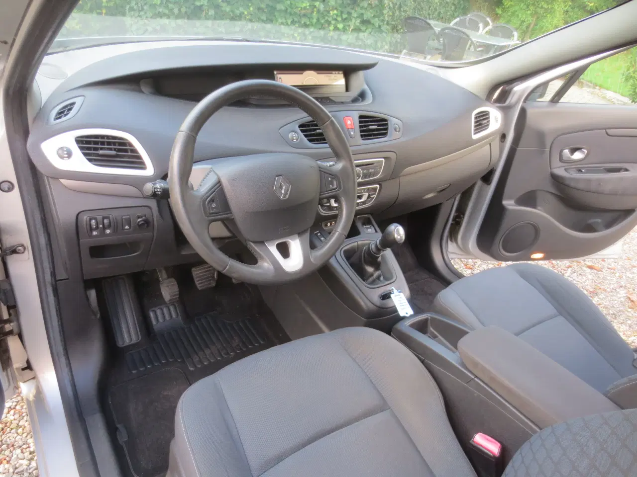 Billede 18 - Renault Scenic 1.6 i År 2010. Nysynet. 