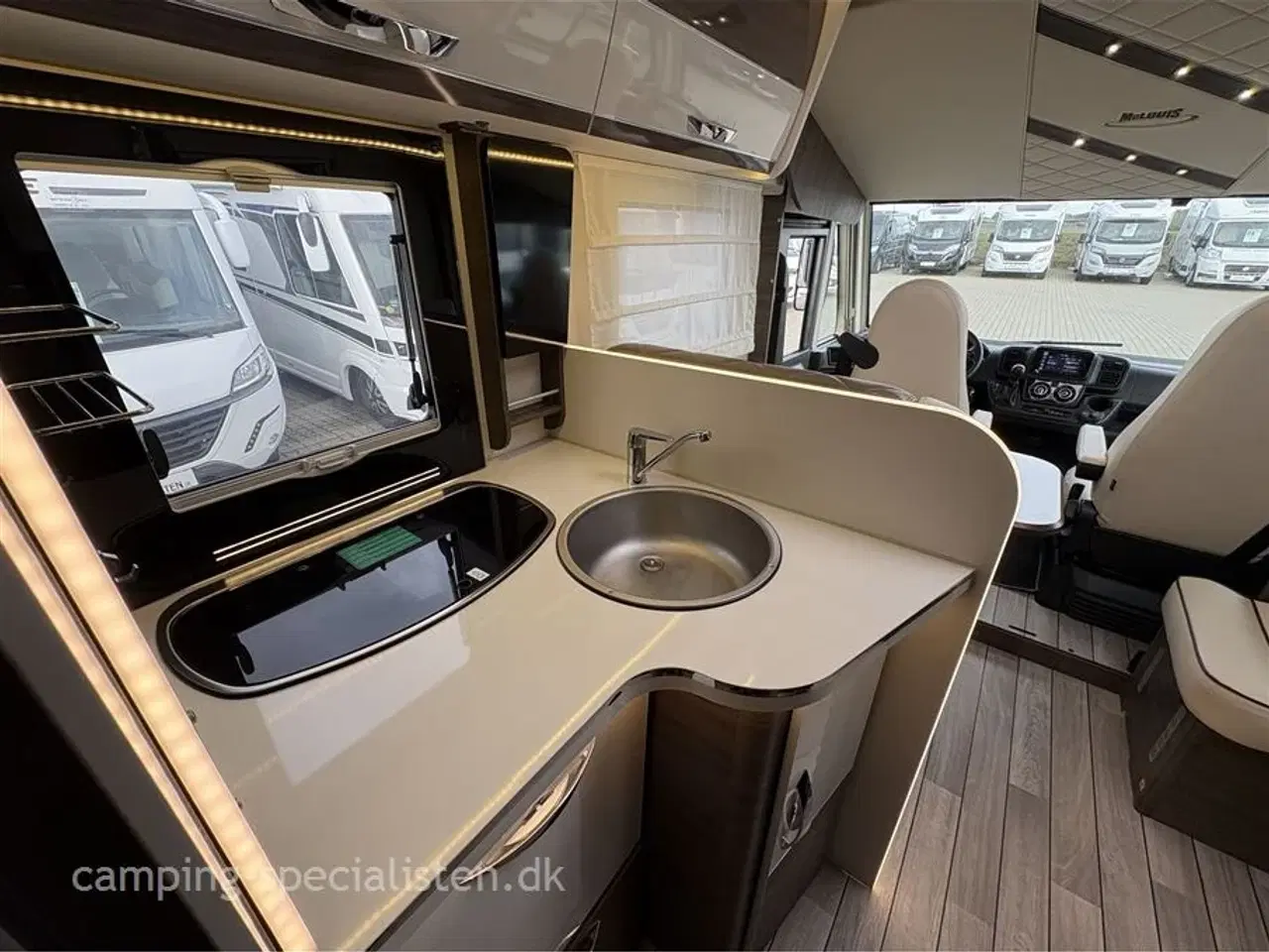Billede 11 - 2024 - McLouis Nevis 879 G Matic   Mclouis Nevis 879G 2024 - Helintegreret autocamper - Se den nu hos Camping-Specialisten.dk