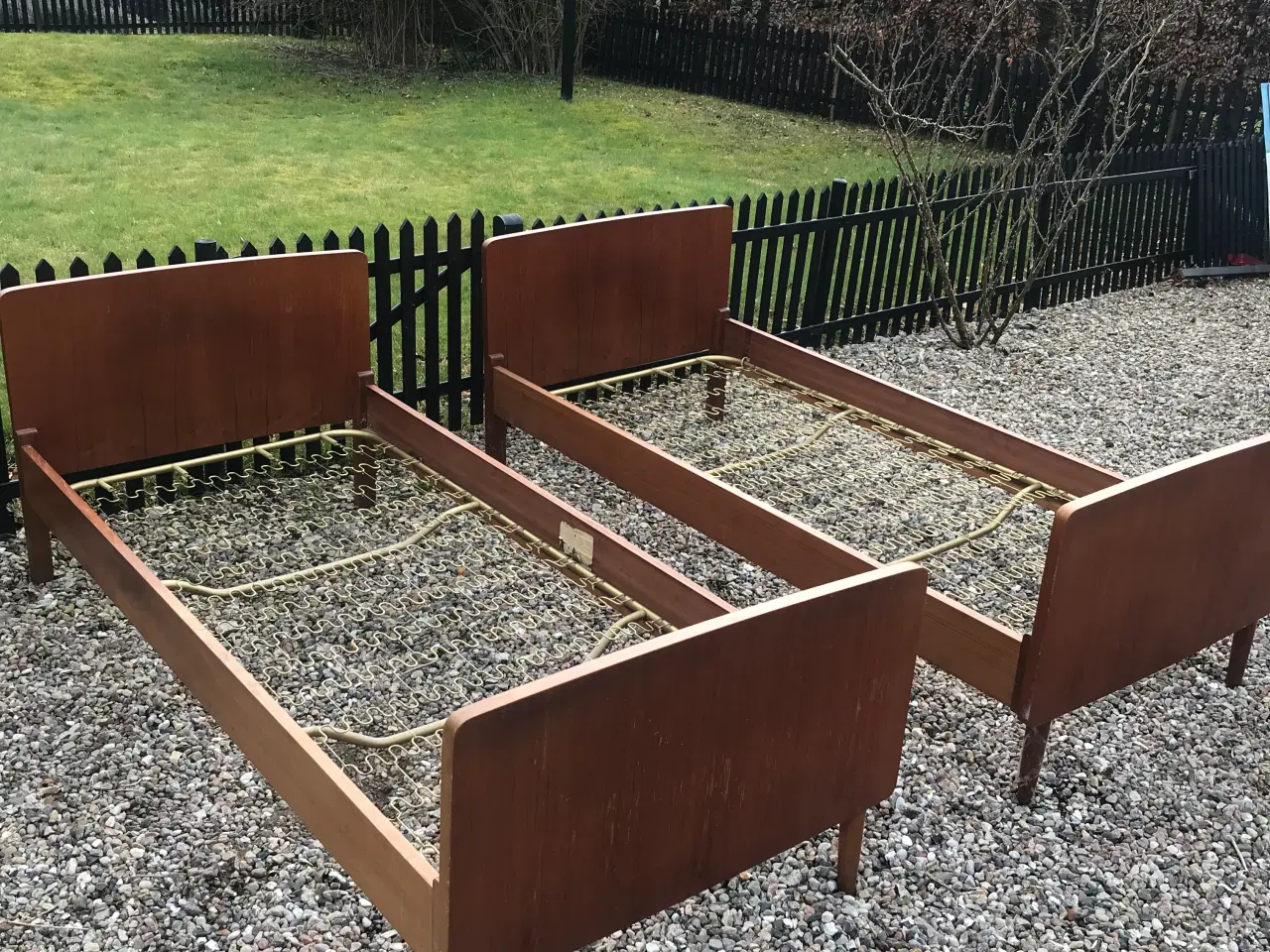 Billede 1 - Teaksenge med original fjederbunde