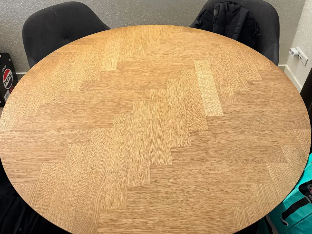 Billede 3 - Rundt spisebord med sildebensmønster