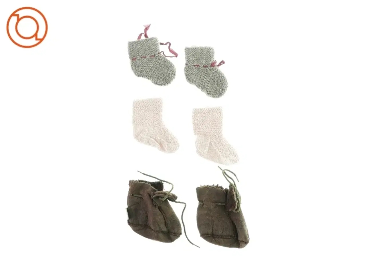 Billede 1 - 2 par sokker og et par sutsko fra Sofie Schnoor  (str. 0 til 6 måneder )