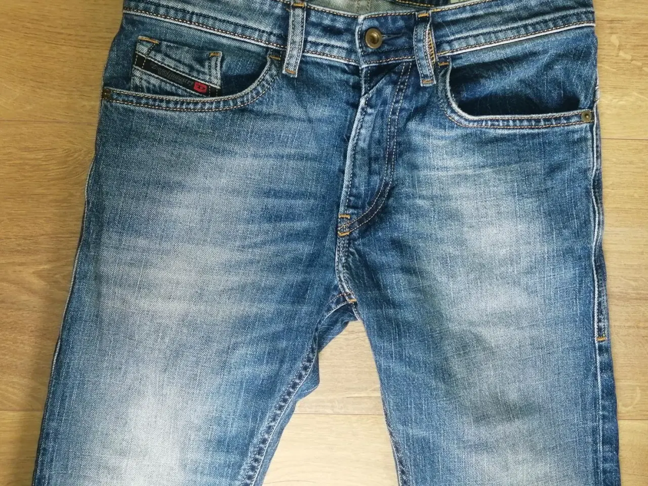 Billede 2 - DIESEL JEANS MODEL THOMMER, W28/32, FLOT STAND
