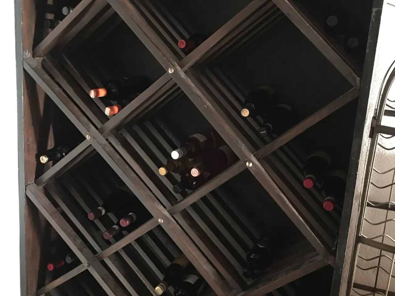 Billede 1 - Vinreol i sort træ