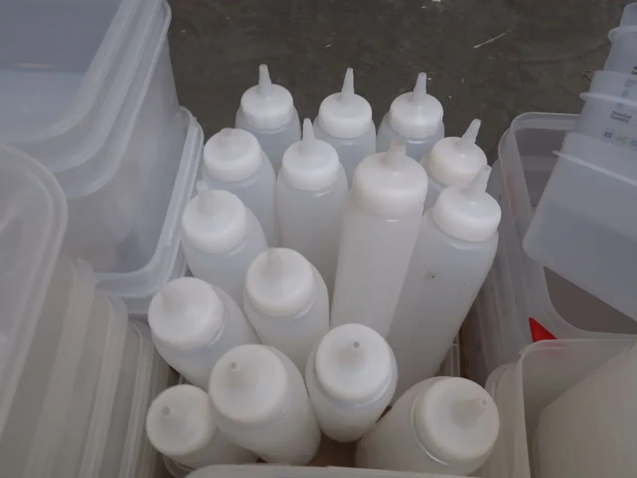 Billede 3 - Stort parti Plastkantiner m.m.