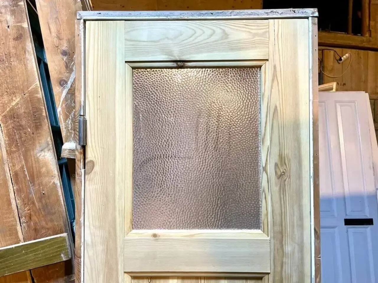 Billede 3 - Klassisk, lille toiletdør m. rude og karm