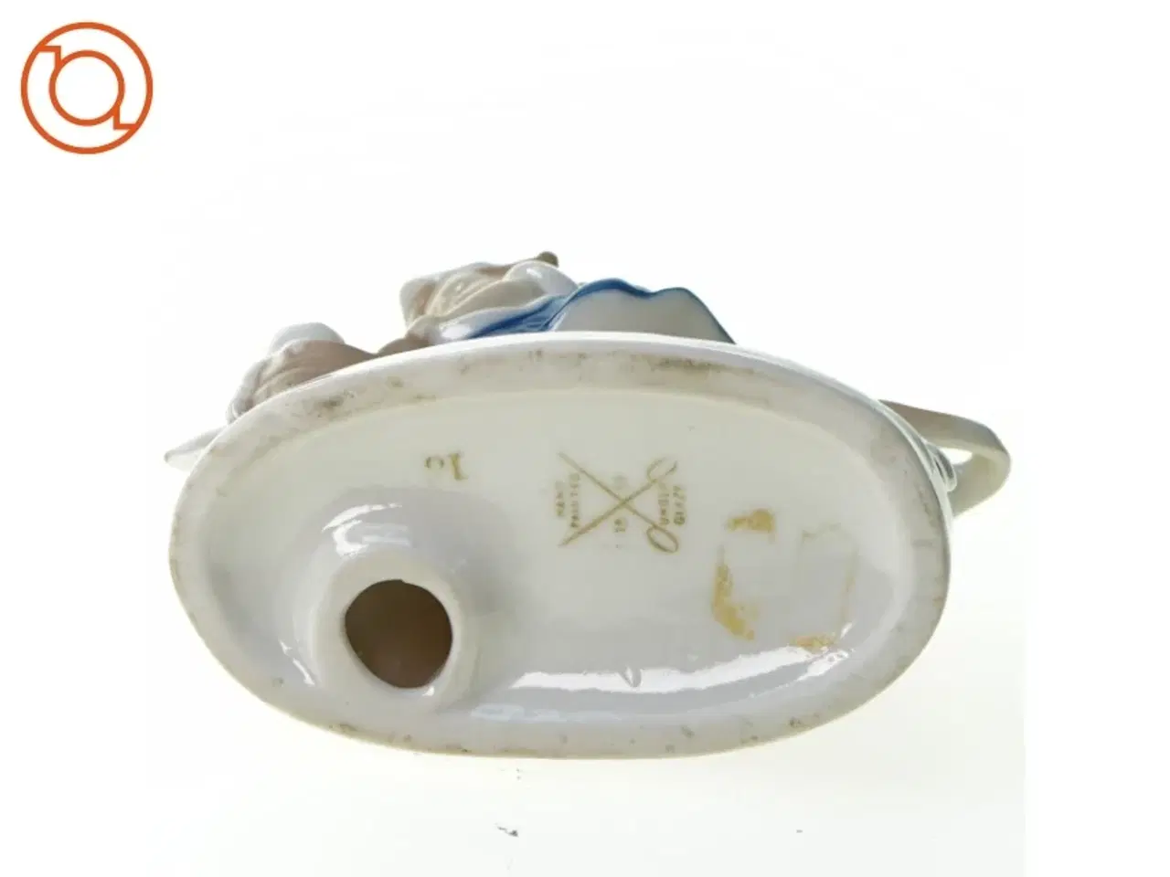 Billede 2 - Malke pige i porcelæn (str. 11 x 6 x 13 cm)
