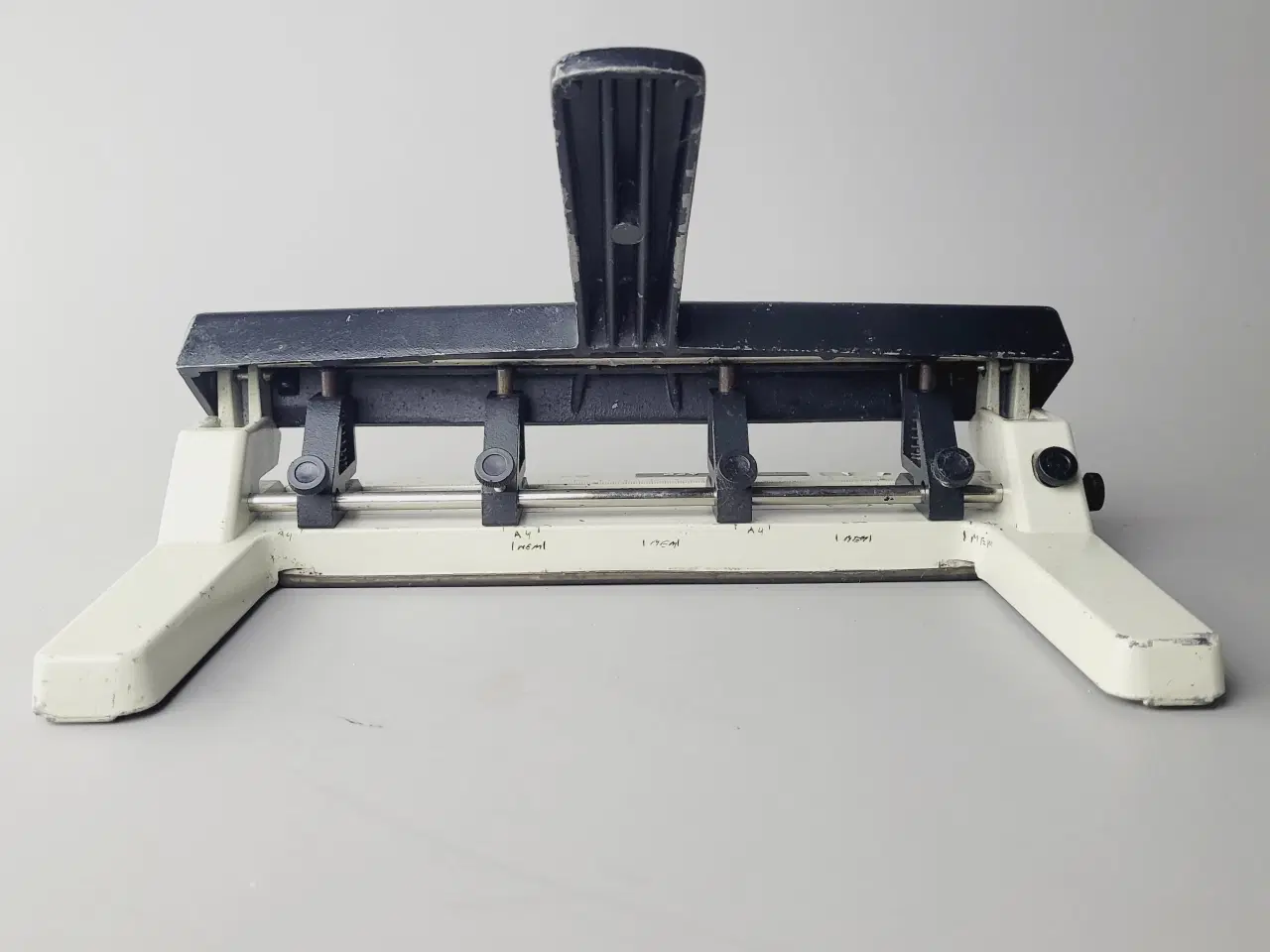 Billede 5 - ⭐️· Kraftig LEITZ 4-Huls Hulmaskine - 5114 Akto