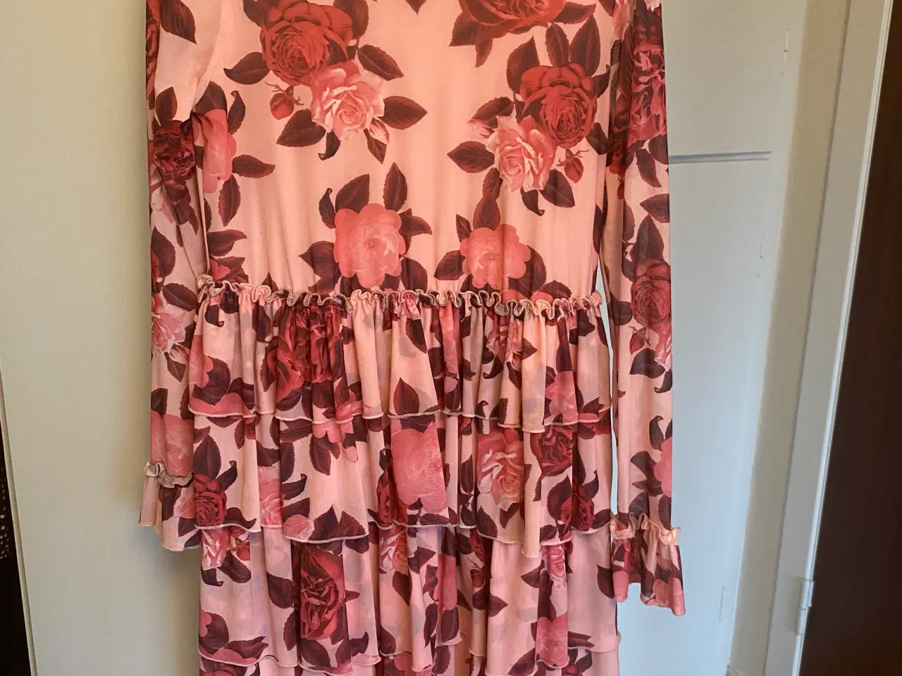 Billede 1 - Sommerkjole fra NA-KD 