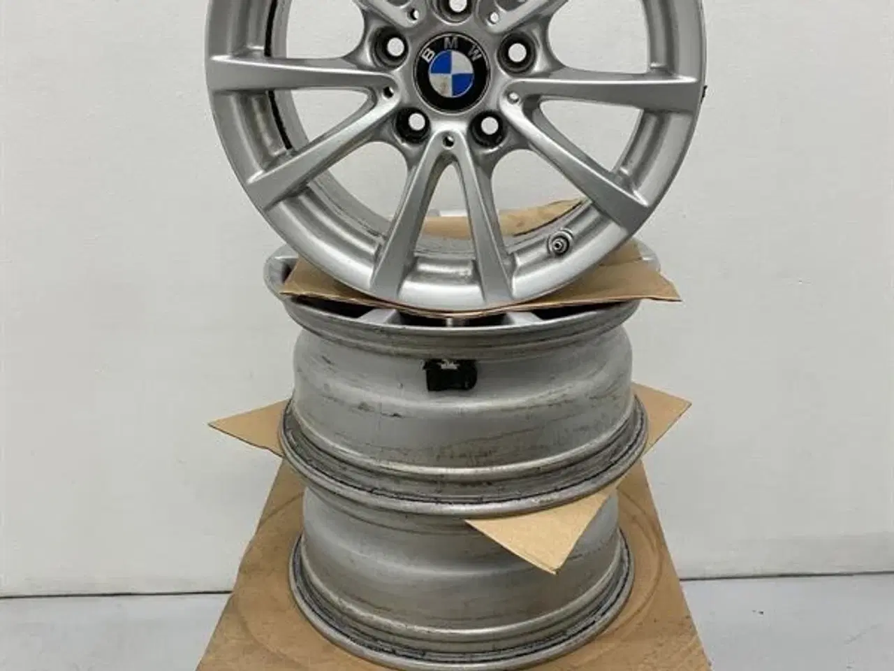 Billede 1 - 16" org. BMW Alufælge "V Speiche 390" 4STK A64432 BMW E46 E87 E90 E91 E92 E93 E81 E87LCI E90LCI E91LCI E92LCI E93LCI F30 F31 F36 F30 LCI F31 LCI F36