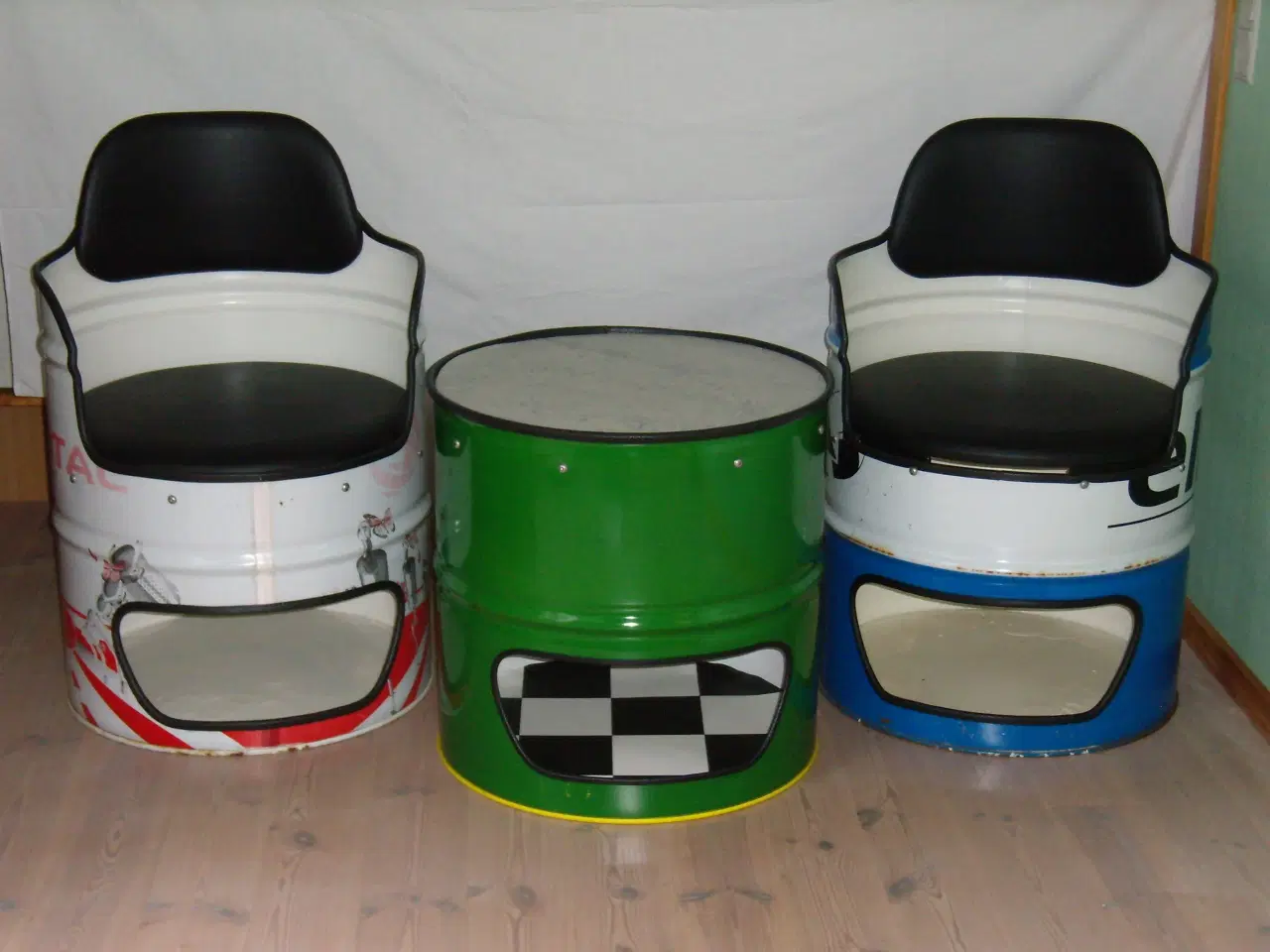 Billede 3 -  Oil drums.