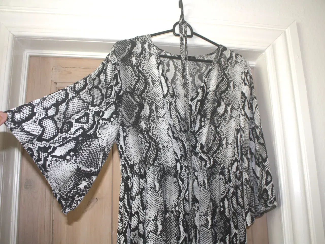Billede 4 - One more story kjole Snake print str. 38