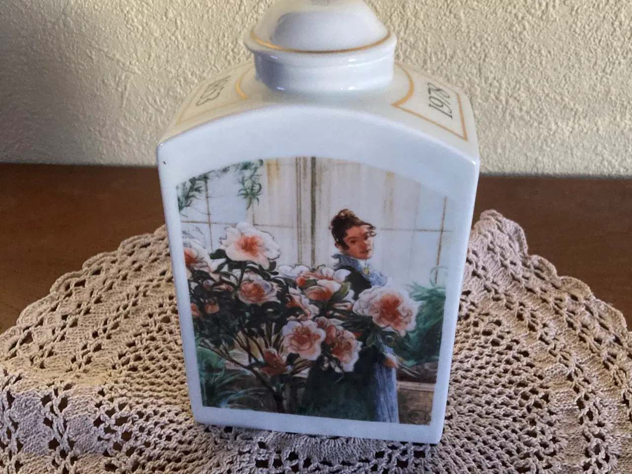 Billede 2 - Teporcelænsdåse Carl Larson 125 år