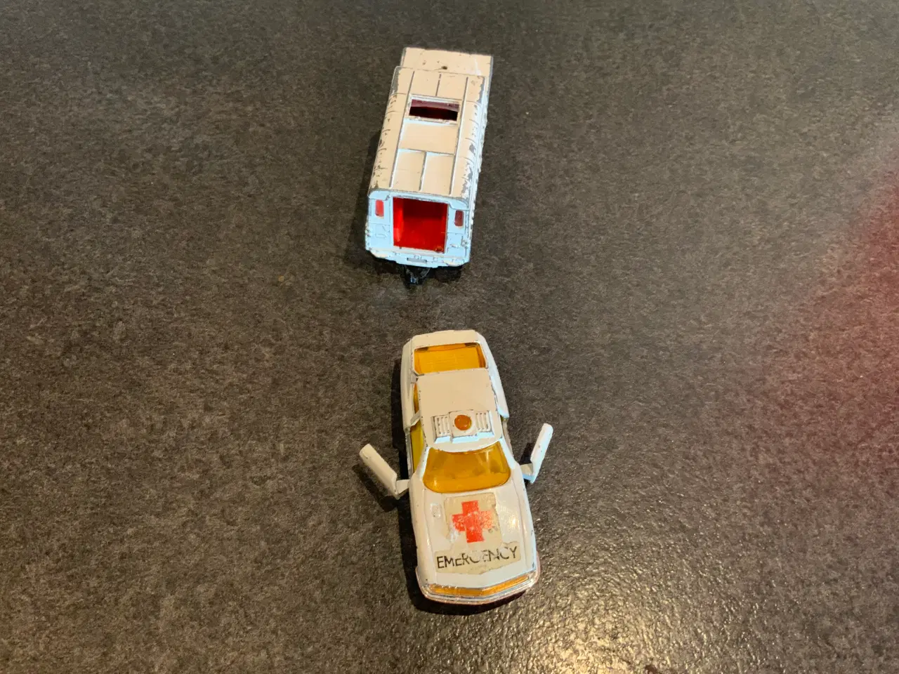 Billede 4 - 2 gamle legetøjsbiler