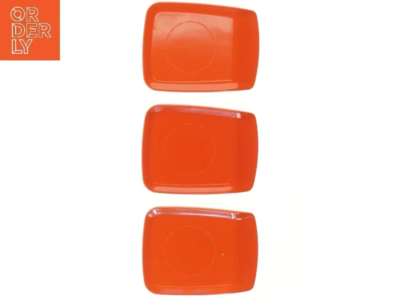 Billede 1 - Tre orange plastik tallerkener fra Rosti (str. 16x12 cm)