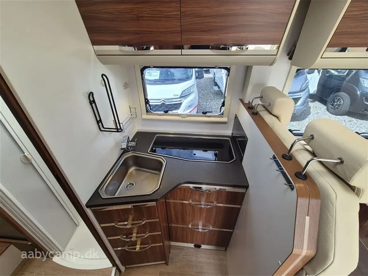 Billede 10 - 2017 - Adria Matrix Axess 670 SL   solcelle.batteri.markise.hæve/sænke cykelstativ på el.5 selepladser.helårsdæk.