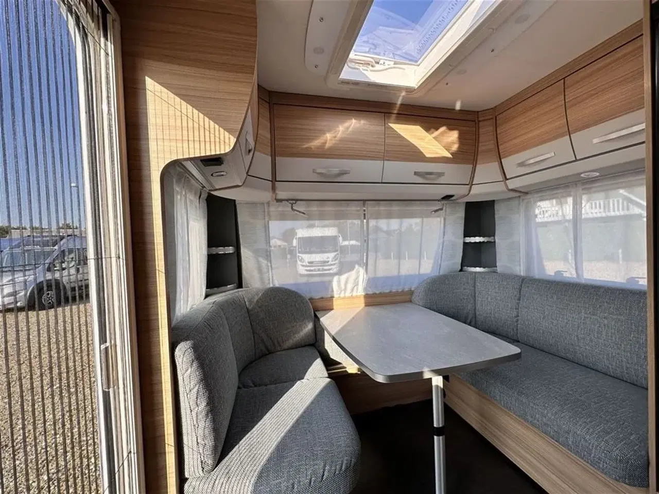 Billede 3 - 2023 - Dethleffs Camper 460 EL D-Line   Velholdt Campingvogn med enkelt senge